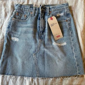 LEVI’S denim skirt NWT